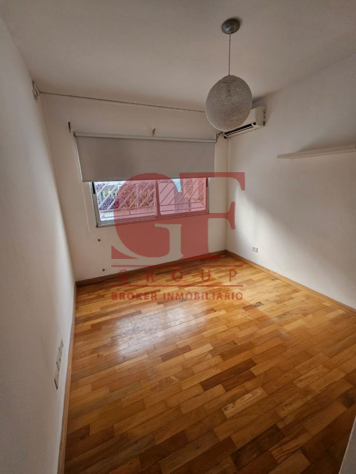 Hermosa casa con patio y parrilla . Luminosa con 5 dormitorios!!! en barrio tranquilo y cerca de avenidas. Con cochera cubierta