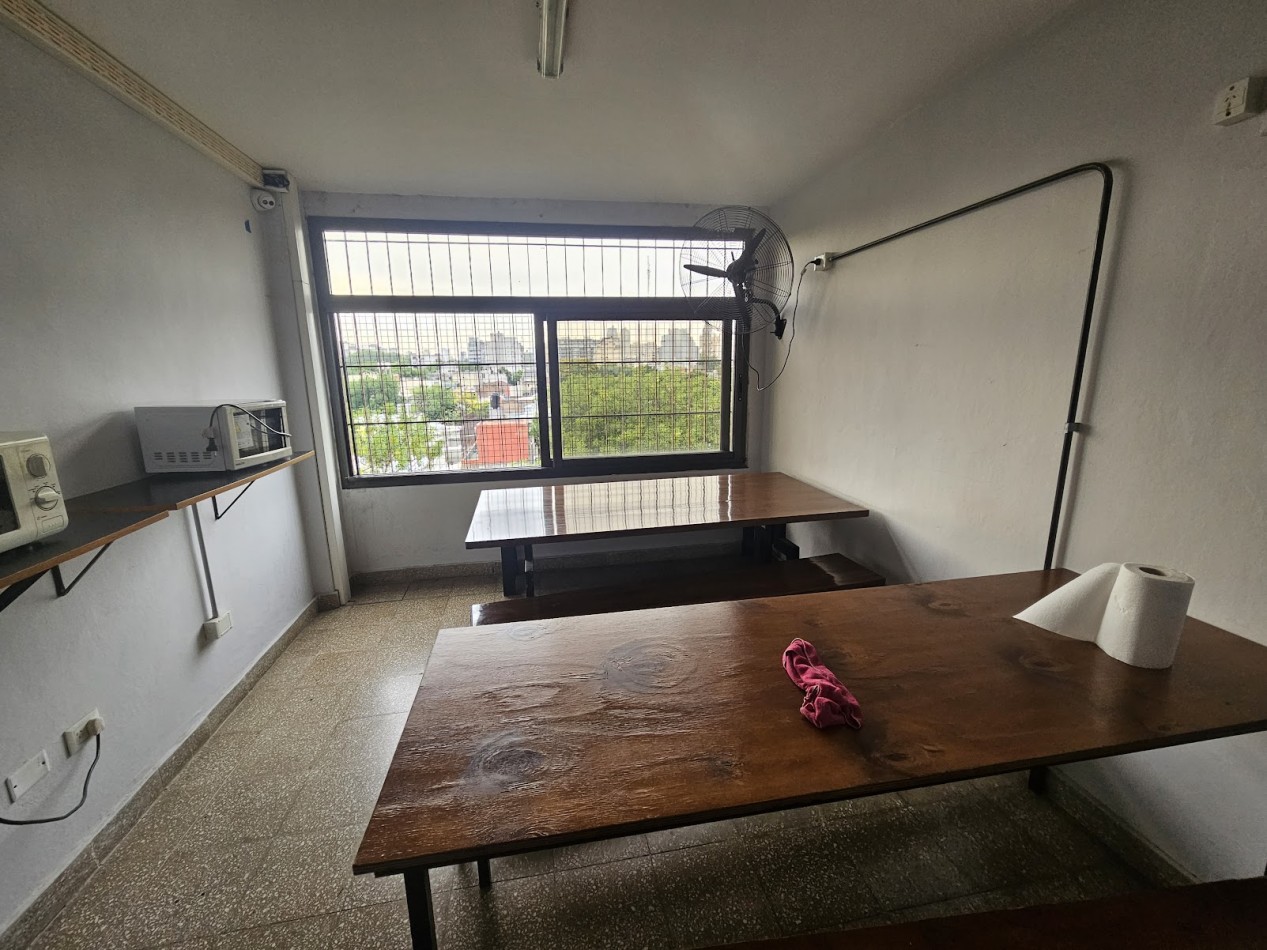 Edificio / Deposito  con 1600 metros totales en 4 plantas pleno Caballito