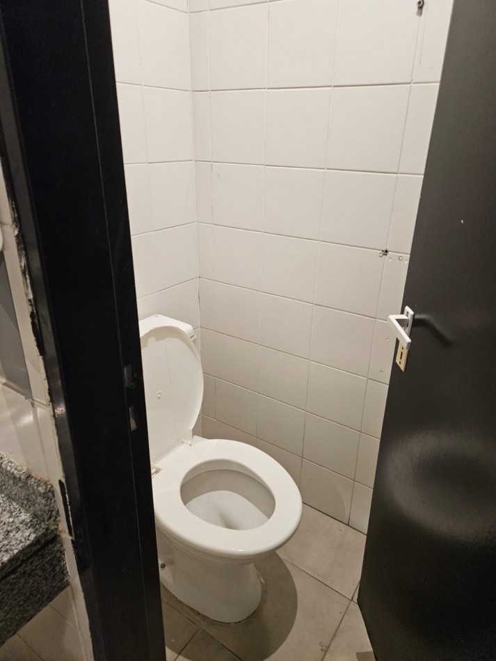 Importante salon en esquina, primer piso Multiuso / SIN EXPENSAS!!!