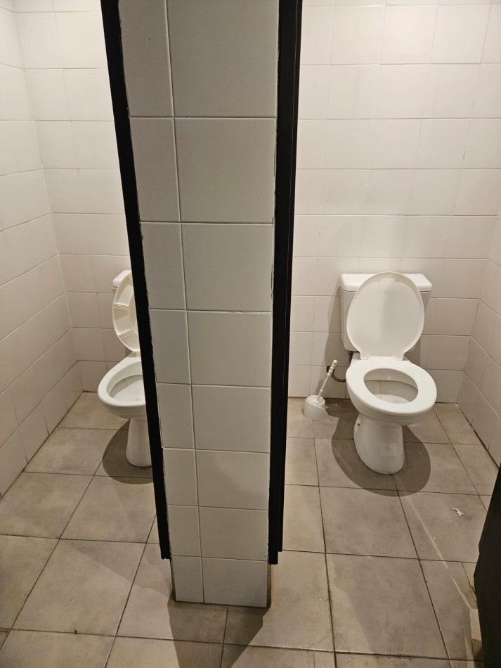 Importante salon en esquina, primer piso Multiuso / SIN EXPENSAS!!!