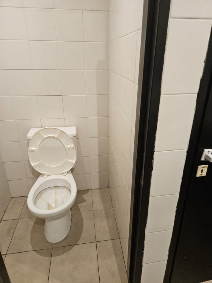 Importante salon en esquina, primer piso Multiuso / SIN EXPENSAS!!!