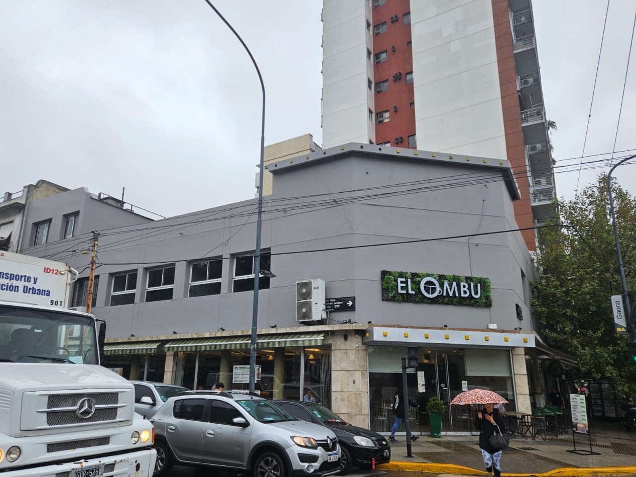 Importante salon en esquina, primer piso Multiuso / SIN EXPENSAS!!!