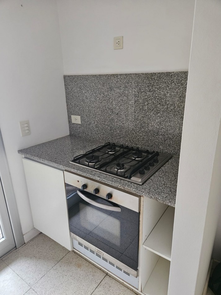 Excelente y amplio 3 ambientes con gran living y 2 banos completos mas cochera