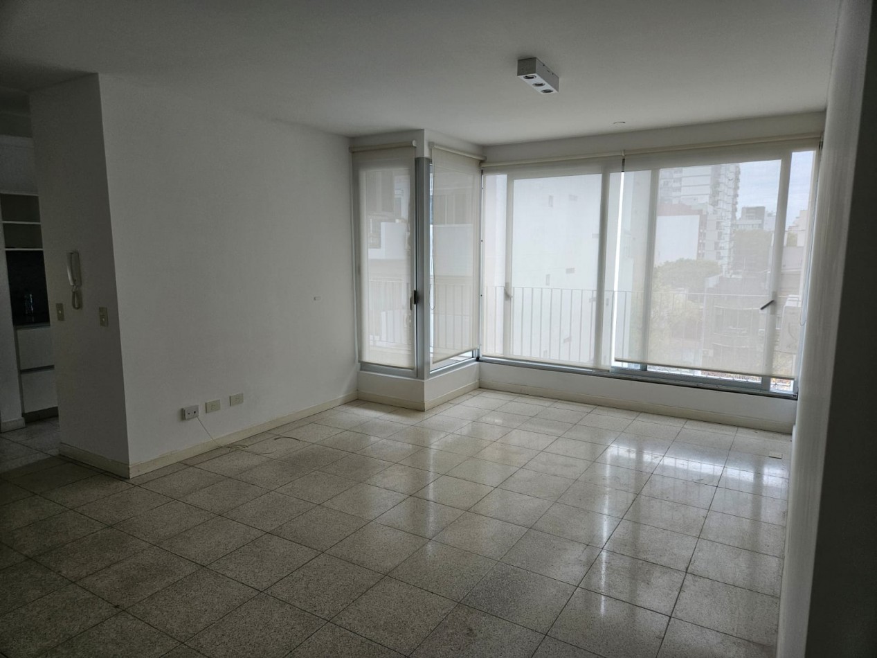 Excelente y amplio 3 ambientes con gran living y 2 banos completos mas cochera