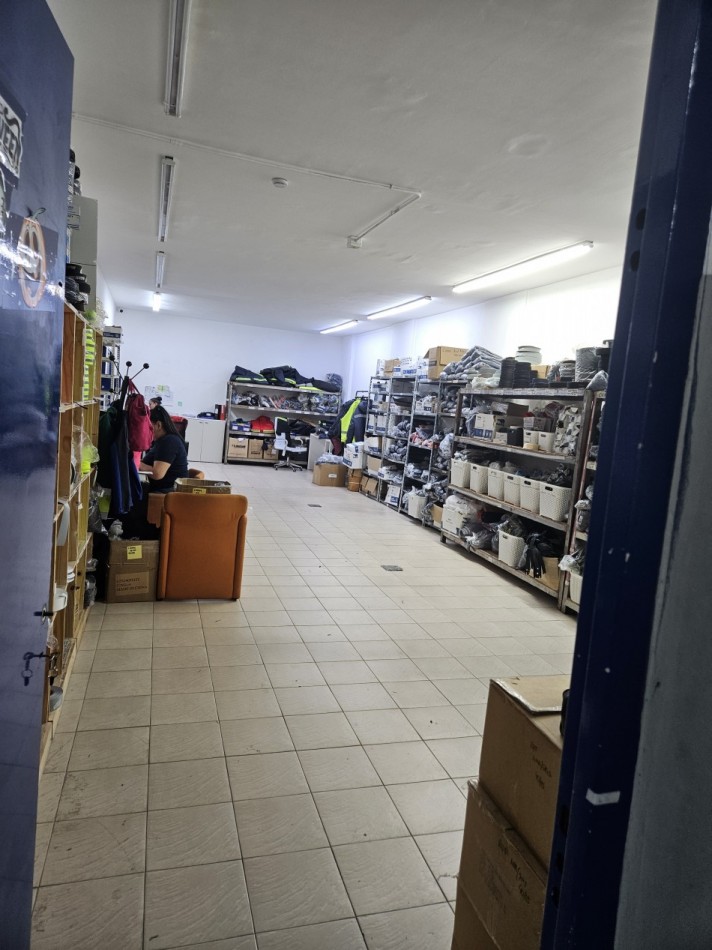 Edificio / Deposito  con 1600 metros totales en 4 plantas pleno Caballito