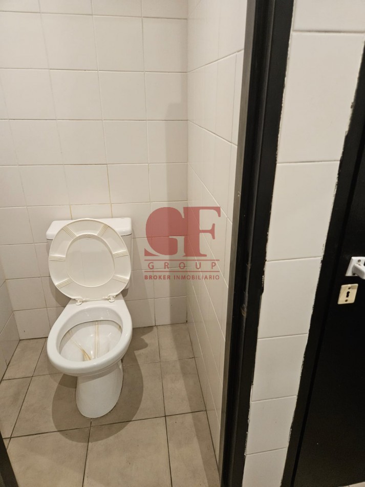 Importante salon en esquina, primer piso Multiuso / SIN EXPENSAS!!!