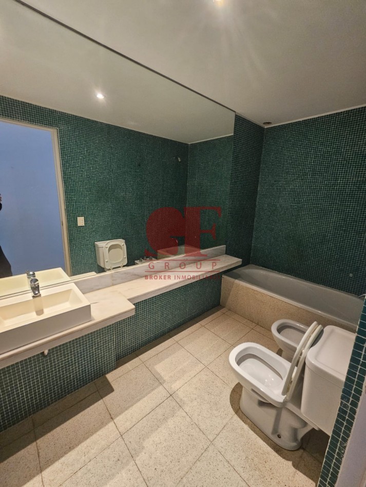 Excelente y amplio 3 ambientes con gran living y 2 banos completos mas cochera