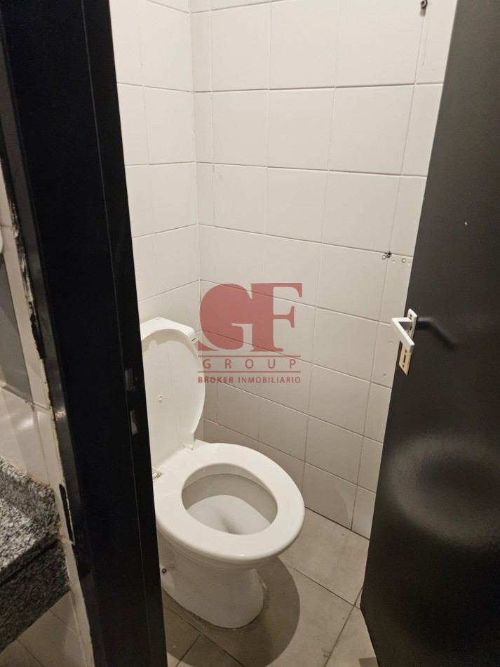 Importante salon en esquina, primer piso Multiuso / SIN EXPENSAS!!!