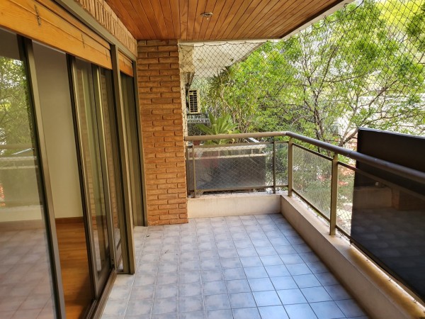 Hermoso y Funcional Semi piso en La Imprenta! con 5 cocheras