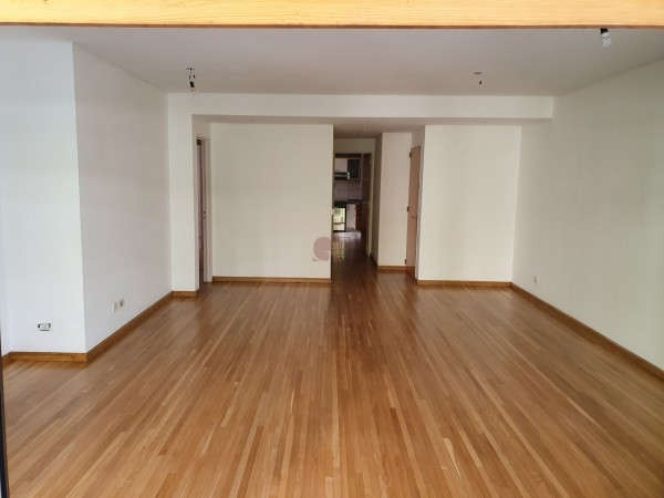 Hermoso y Funcional Semi piso en La Imprenta! con 5 cocheras