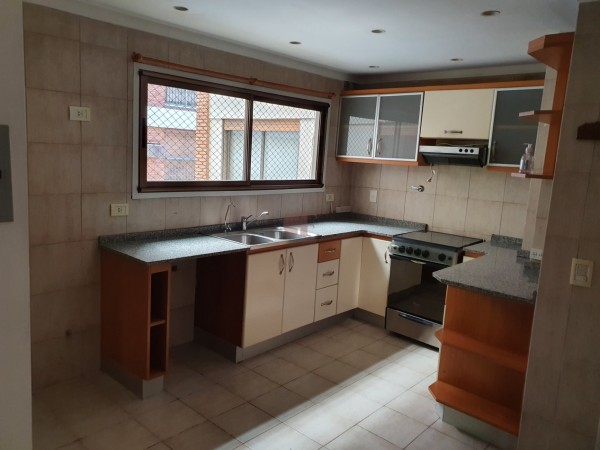 Hermoso y Funcional Semi piso en La Imprenta! con 5 cocheras