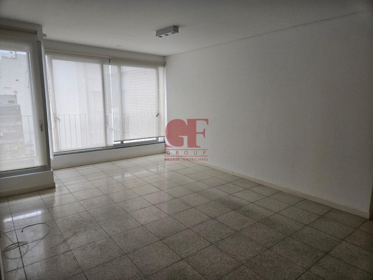 Excelente y amplio 3 ambientes con gran living y 2 banos completos mas cochera