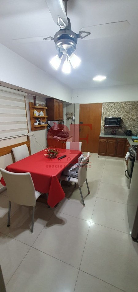 Confortable  semipiso con excelente distribucion y estado impecable!! Amplios balcones