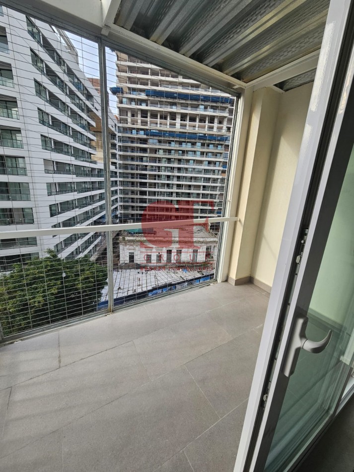 Hermoso 2 ambientes a estrenar con toilette de recepcion y dormitorio en suite . 60 metros totales