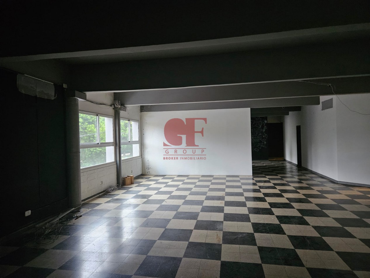 Importante salon en esquina, primer piso Multiuso / SIN EXPENSAS!!!