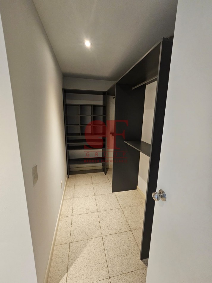 Excelente y amplio 3 ambientes con gran living y 2 banos completos mas cochera