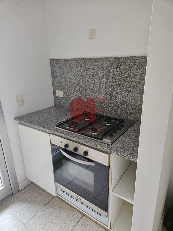 Excelente y amplio 3 ambientes con gran living y 2 banos completos mas cochera