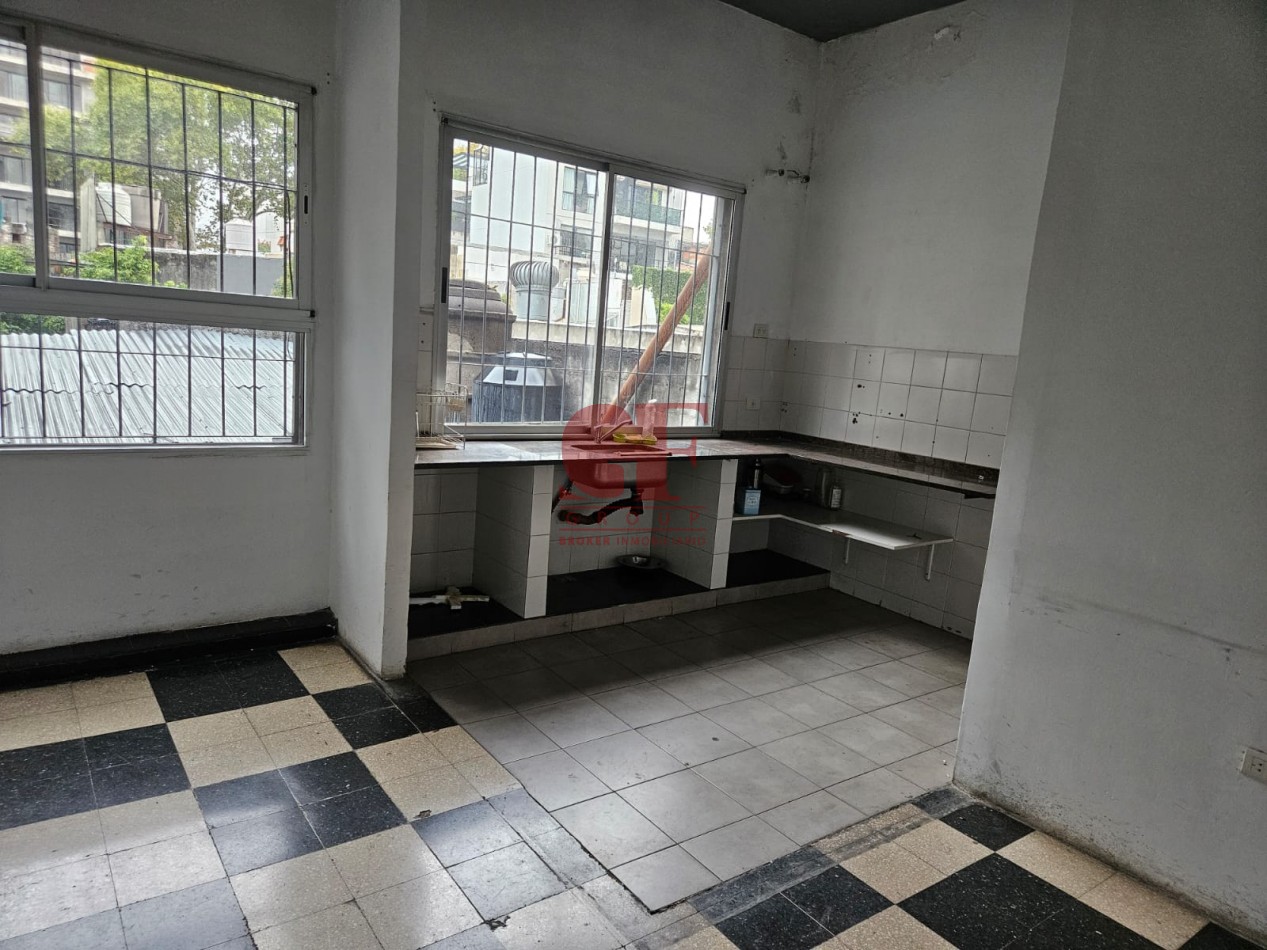 Importante salon en esquina, primer piso Multiuso / SIN EXPENSAS!!!