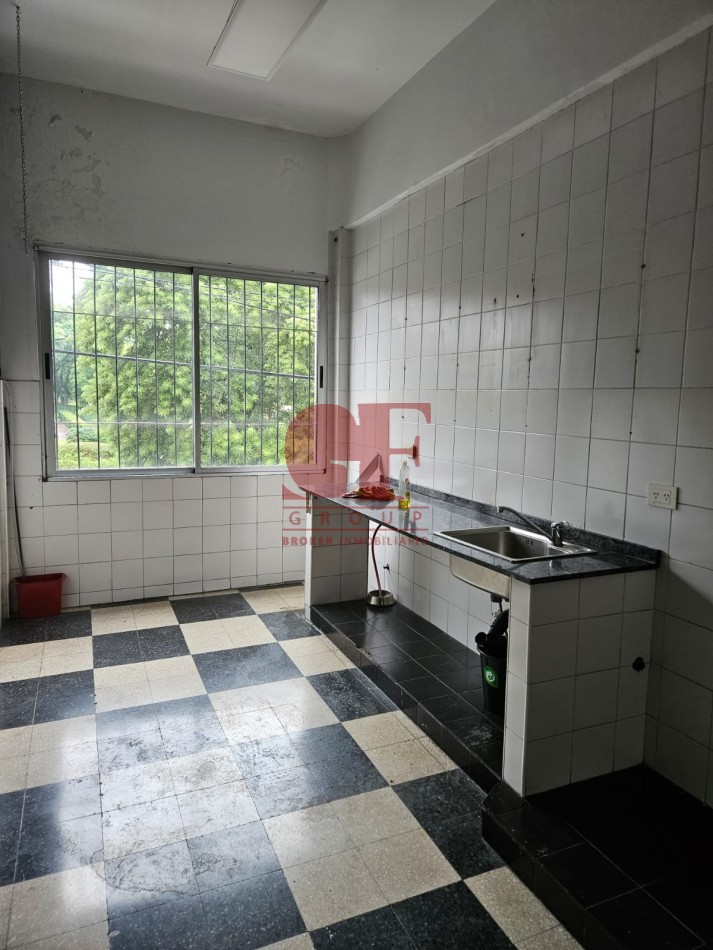 Importante salon en esquina, primer piso Multiuso / SIN EXPENSAS!!!