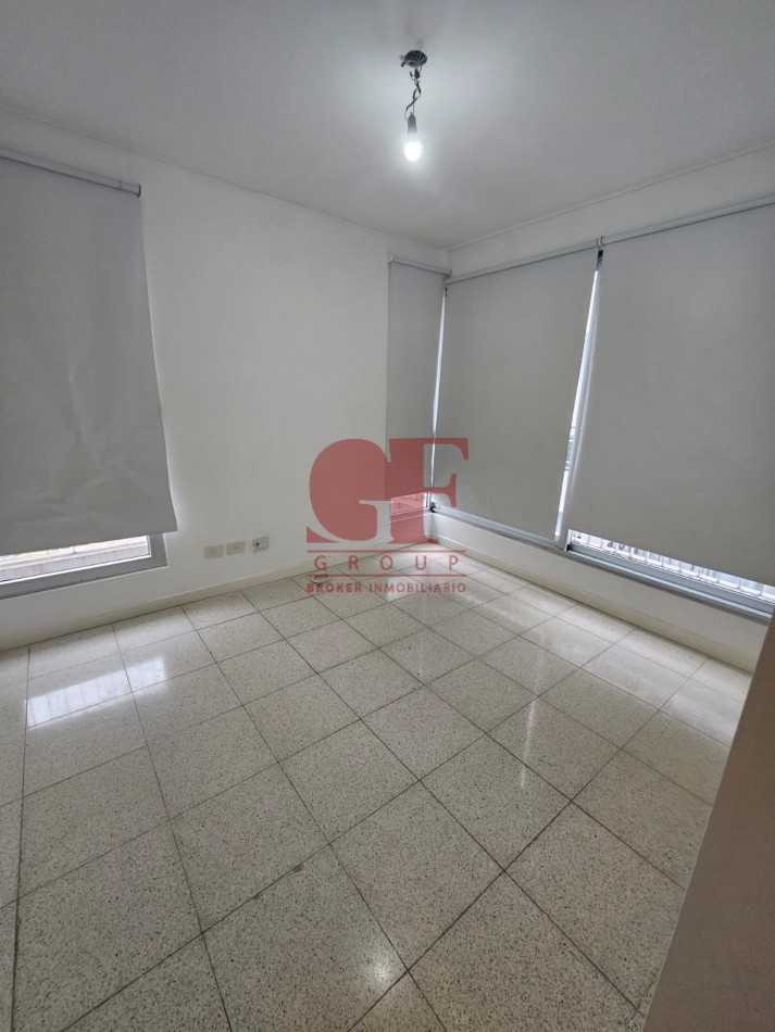 Excelente y amplio 3 ambientes con gran living y 2 banos completos mas cochera