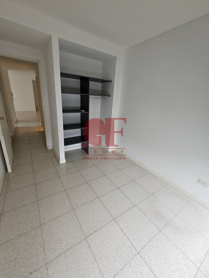 Excelente y amplio 3 ambientes con gran living y 2 banos completos mas cochera