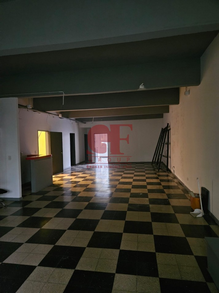 Importante salon en esquina, primer piso Multiuso / SIN EXPENSAS!!!