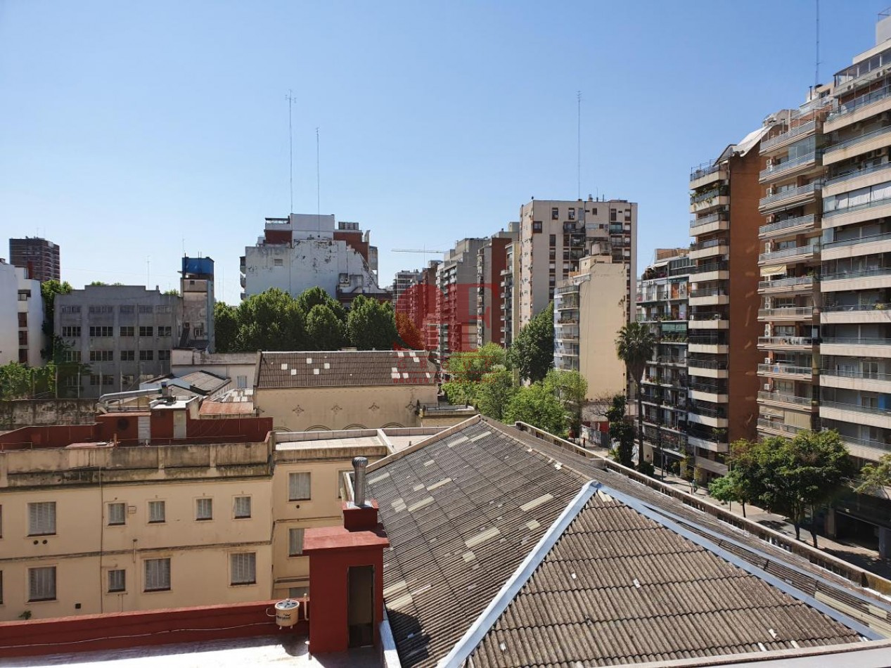 Dos ambientes y medio  con  balcon aterrazado con parrilla propia