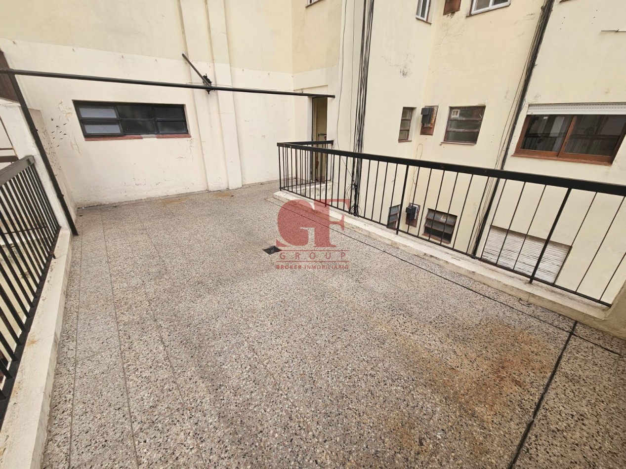 Semipiso super luminoso con terraza propia de 23 metros de terraza  propia