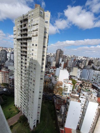 Espectacular y Amplio 4 Ambientes en Piso Super Alto! abastoDepartamento