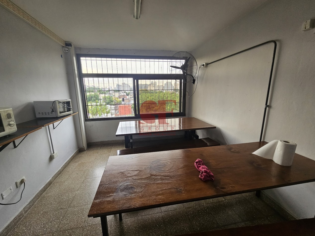 Edificio / Deposito  con 1600 metros totales en 4 plantas pleno Caballito