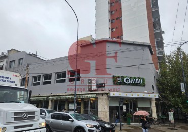 Importante salon en esquina, primer piso Multiuso / SIN EXPENSAS!!!